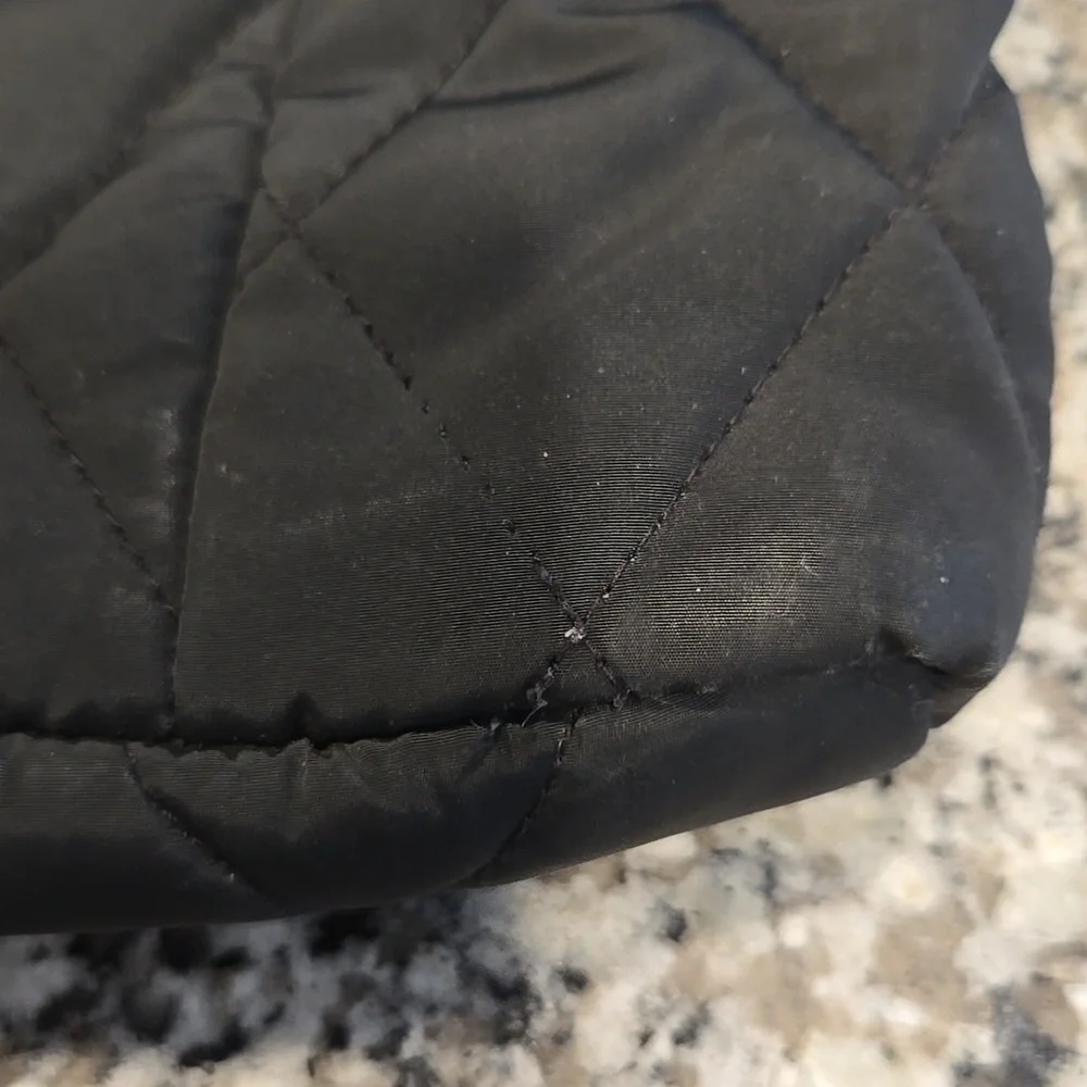 VERA BRADLEY ULTRALIGHT QUILTED HIPSTER CROSSBODY BAG IN BLACK.